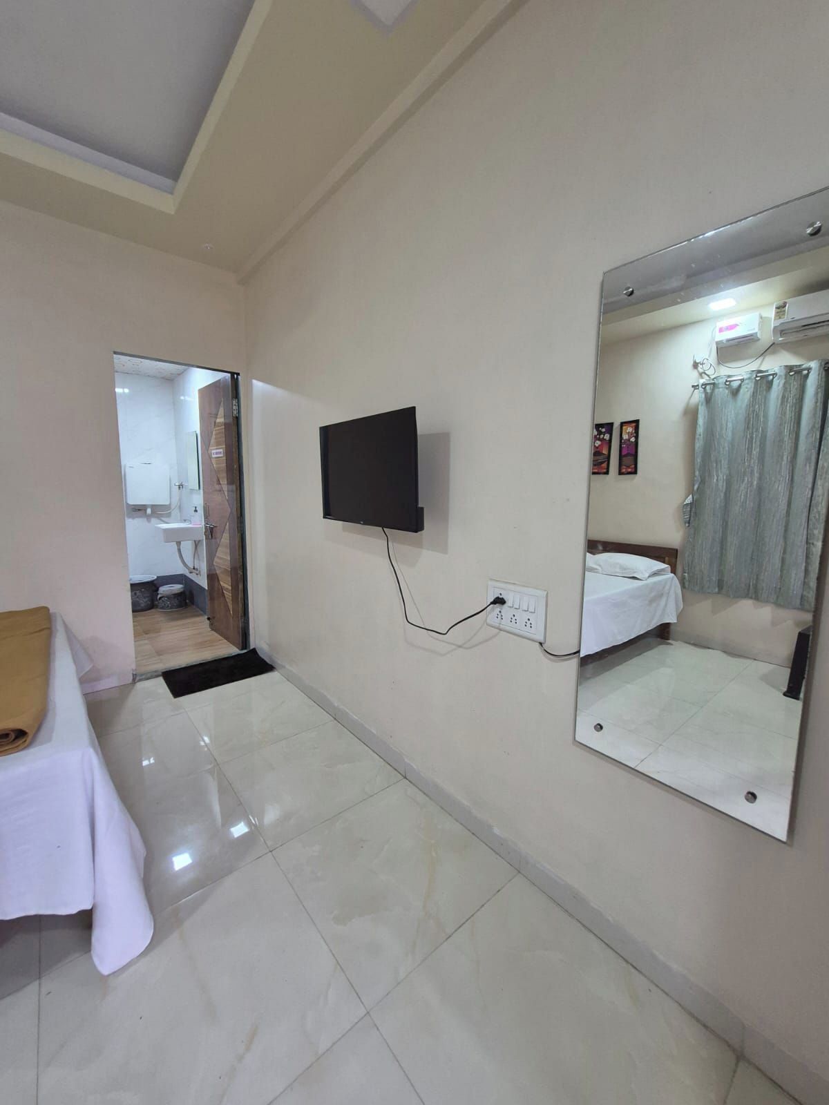 Double or Twin Room | Desk, laptop workspace, free WiFi