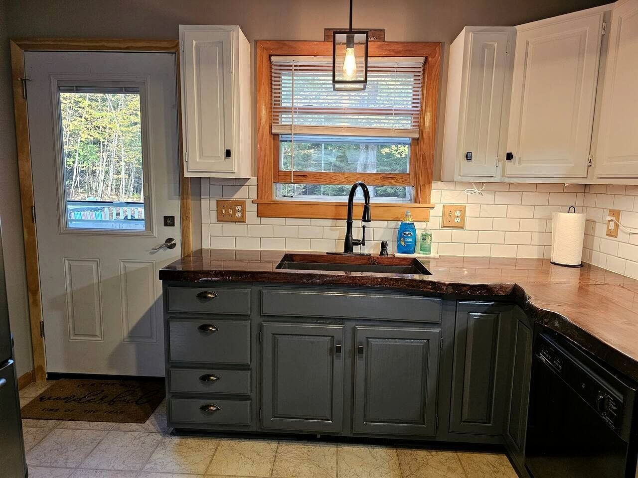 Microwave, stovetop, dishwasher, coffee/tea maker