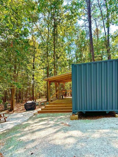 Minimalist Luxury: Fully Equipped Modern Container, Hidden Getaway near Lake Livingston, TX