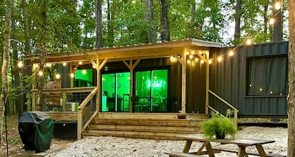 Minimalist Luxury: Fully Equipped Modern Container, Hidden Getaway near Lake Livingston, TX