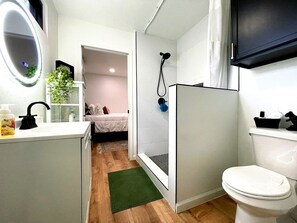 Handtücher, Seife, Shampoo, Toilettenpapier
