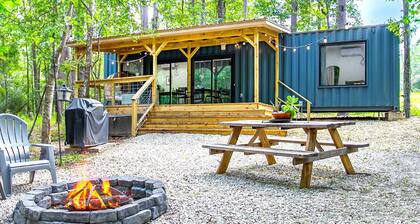 Minimalist Luxury: Fully Equipped Modern Container, Hidden Getaway near Lake Livingston, TX