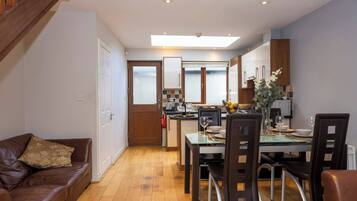 House, 2 Bedrooms | Dining room