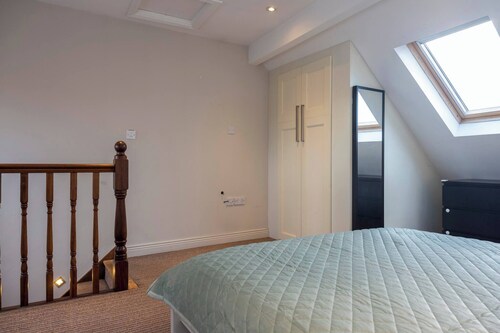 Coastal Town House Beside Train and Buses Only 5 Kilometer's From City Centre