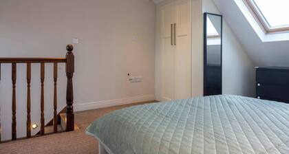 Coastal Town House Beside Train and Buses Only 5 Kilometer's From City Centre
