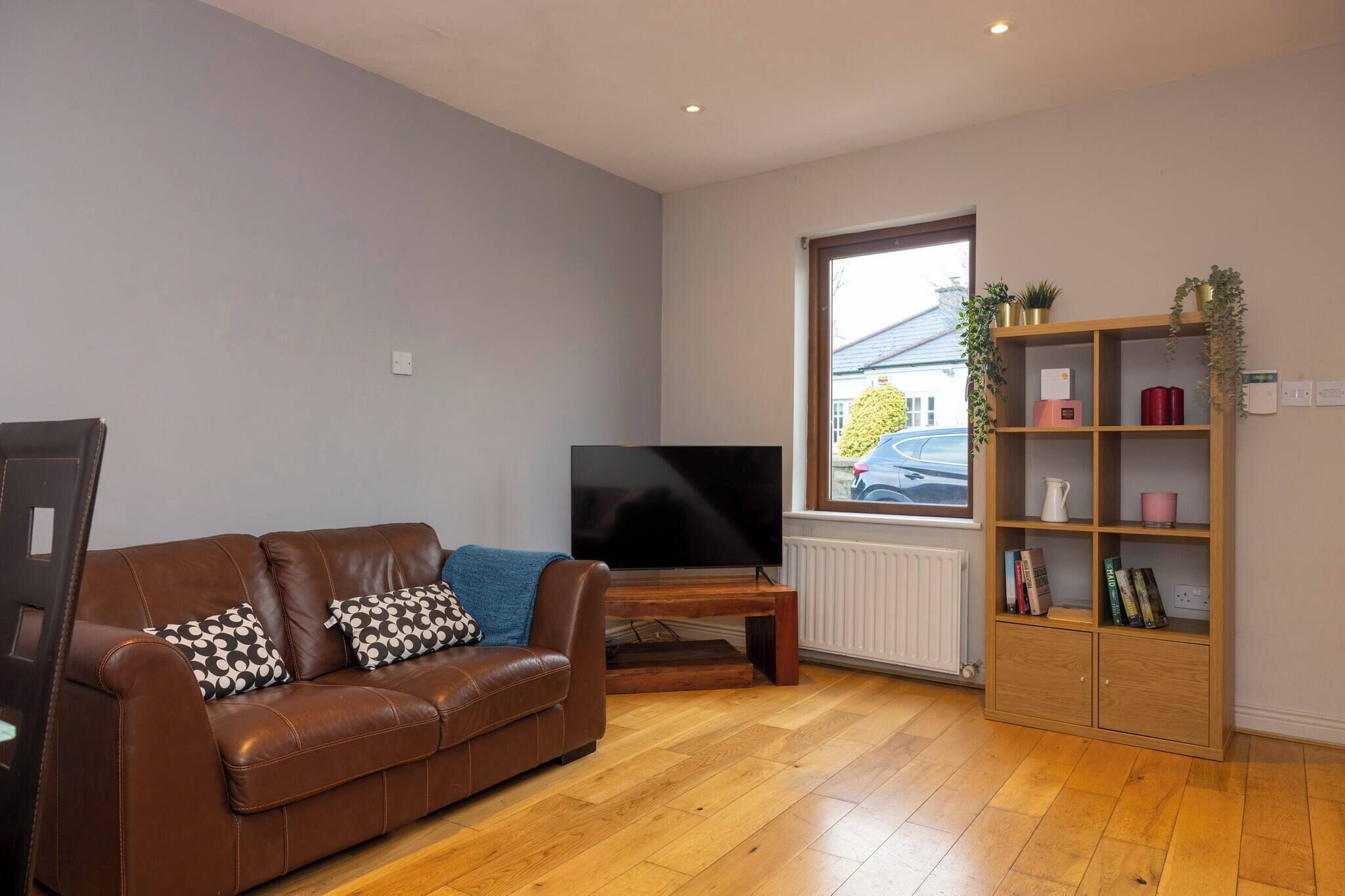 House, 2 Bedrooms | Living room | Books