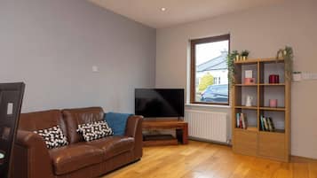 House, 2 Bedrooms | Living room | Books