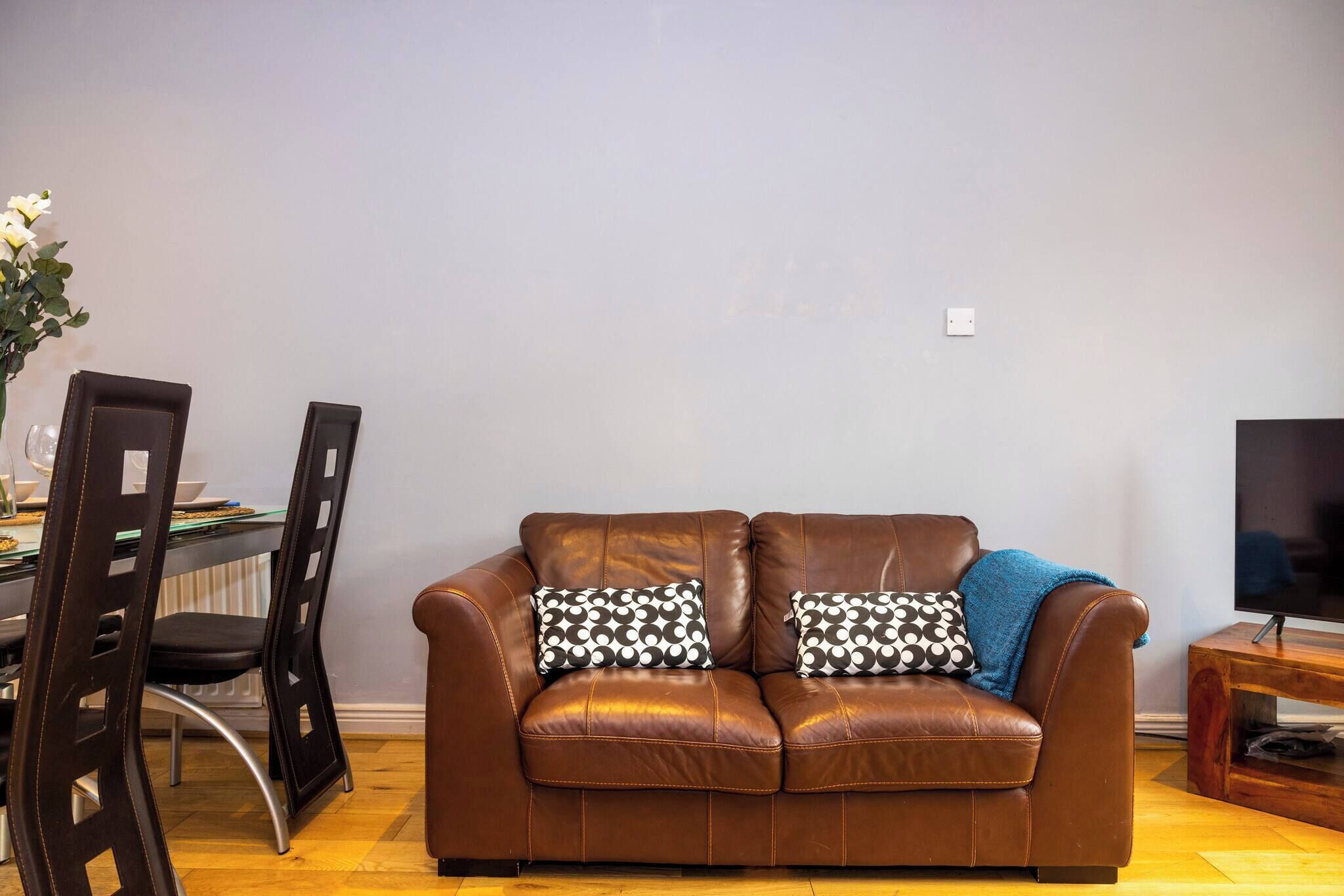 House, 2 Bedrooms | Living room | Books