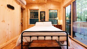 1 bedroom, bed sheets