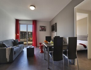 Dining - Urban Comfort Stay for 4 in Montpellier (Saint-Jean-de-Vedas)