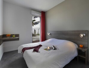1 bedroom, bed sheets - Urban Comfort Stay for 4 in Montpellier (Saint-Jean-de-Vedas)