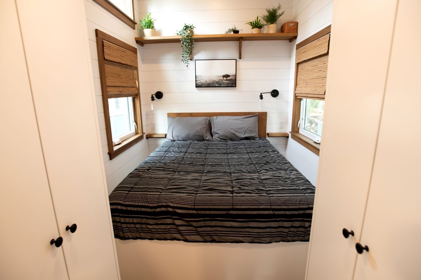 WiFi, bed sheets