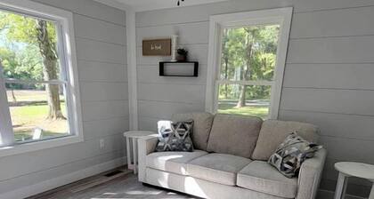 Cozy Secluded Cabin near Owensville, Missouri - Ideal for a Relaxing Glamping Getaway with Your Loved One