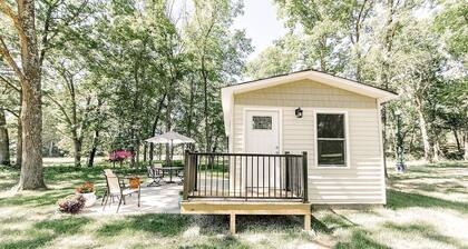 Cozy Secluded Cabin near Owensville, Missouri - Ideal for a Relaxing Glamping Getaway with Your Loved One