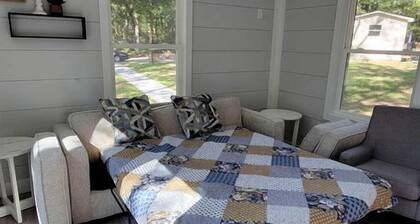 Cozy Secluded Cabin near Owensville, Missouri - Ideal for a Relaxing Glamping Getaway with Your Loved One