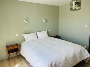 2 室のベッドルーム、アイロン / アイロン台、旅行用ベビーベッド、WiFi (無料)