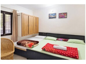 Familien-Doppelzimmer, Klimaanlage | Allergikerbettwaren, Schreibtisch, schallisolierte Zimmer