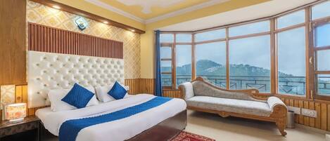 Deluxe Double Room, Air conditioning | Hypo-allergenic bedding, desk, soundproofing, free WiFi