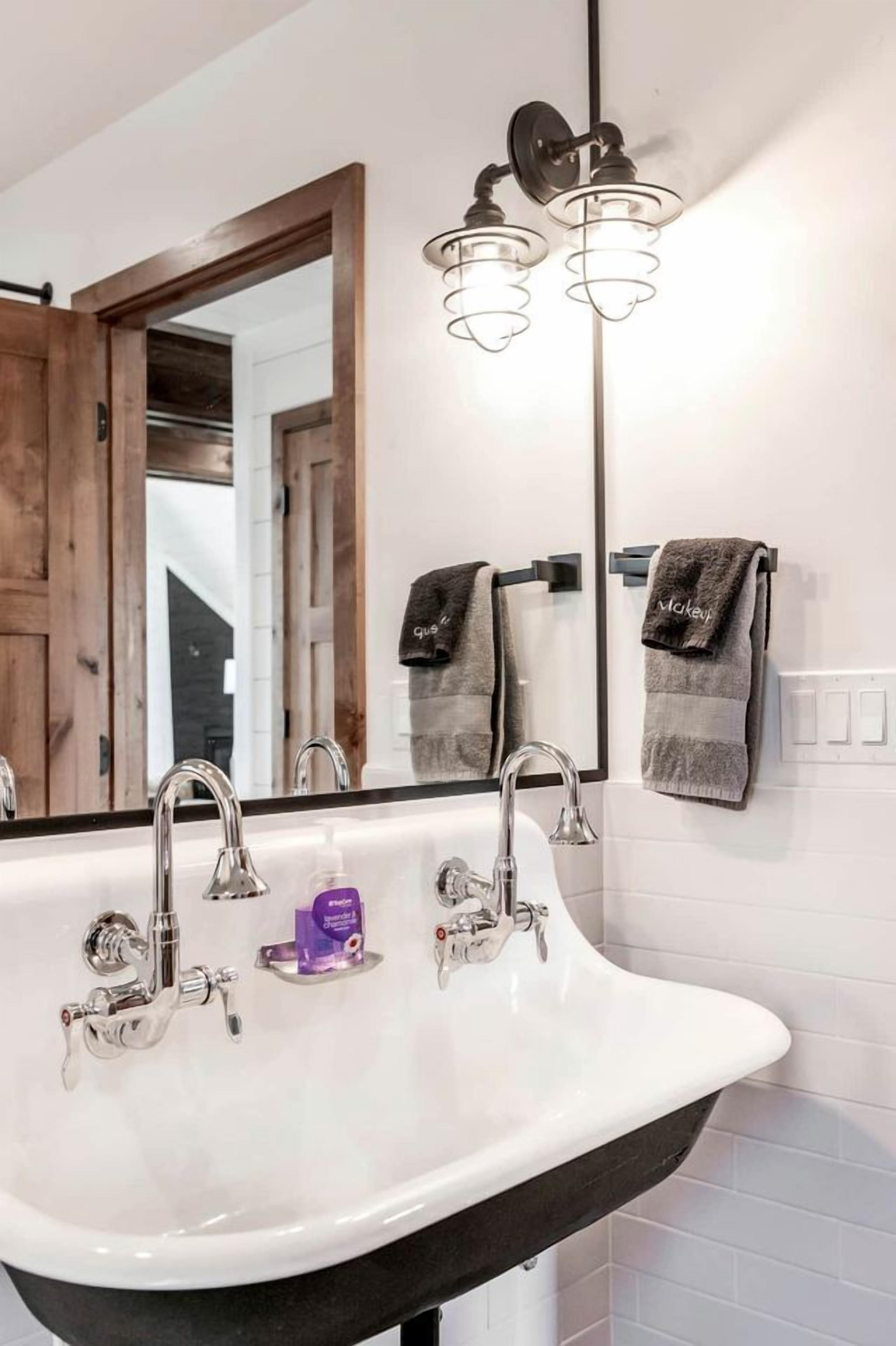 Towels, soap, shampoo