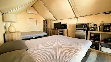 WiFi, bed sheets