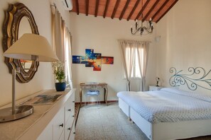 Iron/ironing board - Apartments Florence - Canto dei Nelli (Firenze)