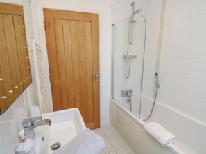 Shower - 50 Sea Road (Lymington)