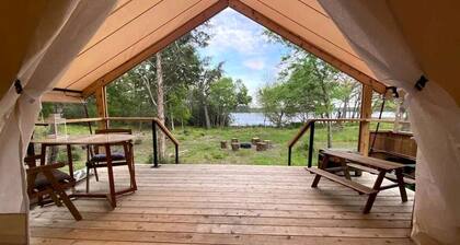Peaceful Lakefront Safari Tent with Fire Pit and Lake Views near Austin, Texas
