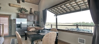 Amazing Raised Bungalow Surrounded by Beautiful Texas Hill Country Views in Bergheim, Texas