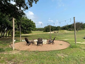 Property grounds - Amazing Raised Bungalow Surrounded by Beautiful Texas Hill Country Views in Bergheim, Texas (Bergheim)