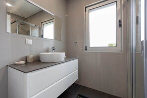 Hair dryer, towels - Vivenda Vale Verde, Luxury Furnas Retreat (Furnas)