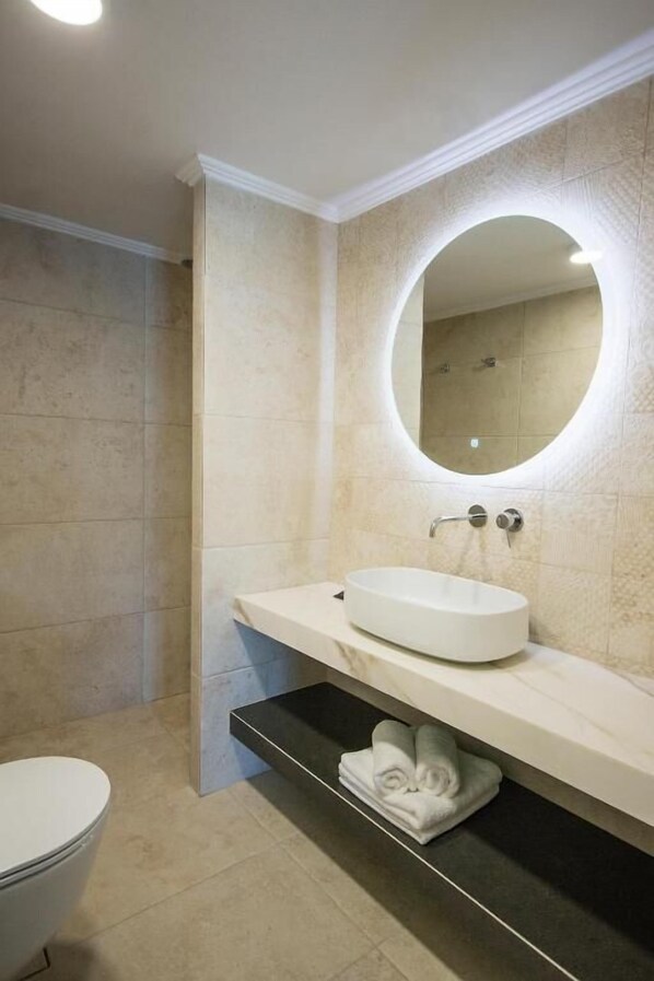 Ảnh chưa phân loại, 1 trong số 37 ảnh, nút