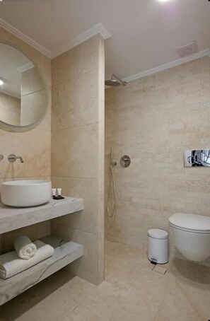 Deluxe Villa, Sea View | Bathroom - AEGEAN VILLAS (Kiani Akti)