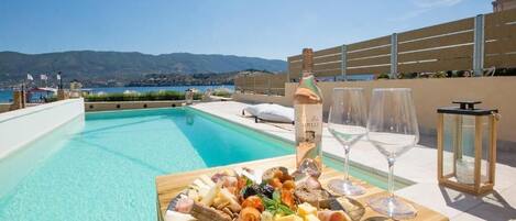 Villa Premium, vista mare | Piscina | Piscina stagionale all'aperto
