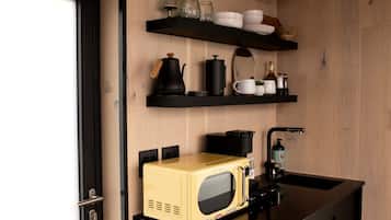 Microwave, coffee/tea maker, electric kettle, toaster