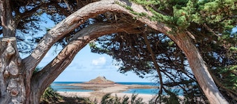 Sea view for 2, beach 100m away