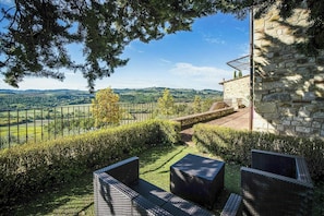 Terrace/patio - Medieval church with pool in Chianti (San Casciano in Val di Pesa)