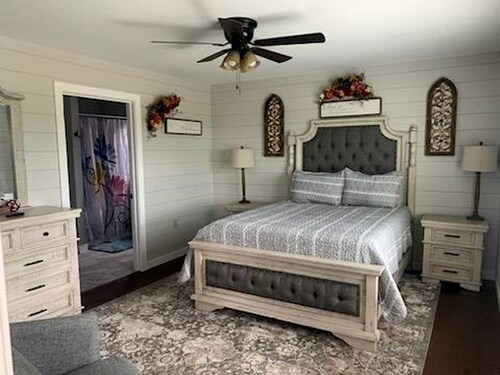 Charming Vacation Rental near Owensville, Missouri - Ideal for a Glamping Retreat with Family and Friends