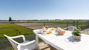 Balcony - Spacious Stay for 6 Near Emerald Coast (Roz-sur-Couesnon)