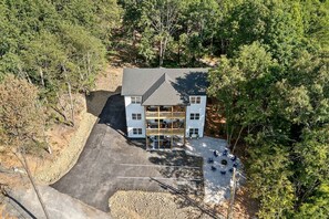 Exterior - Spacious Vacation Homes with Private Hot Tubs near Chattanooga in Rossville, Georgia (Fairview)