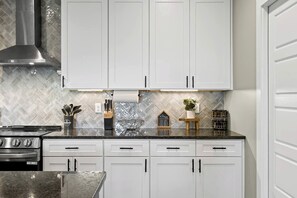 Fridge, microwave, oven, stovetop - Spacious Vacation Homes with Private Hot Tubs near Chattanooga in Rossville, Georgia (Fairview)