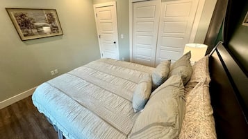 Iron/ironing board, WiFi, bed sheets