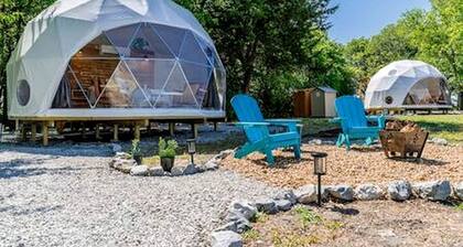 Peaceful Luxury Glamping Domes with Stargazing & Farm Retreat near Lake Access in Wolfe City, Texas
