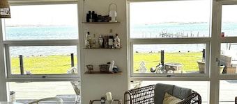 Fjord-side cottage in Munkebo by the water