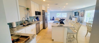 Canalfront | Pool | Gulf of America Boating Access