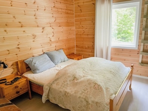 Desk, free WiFi - Cozy modern cabin in West Norway with view (Ålfoten)