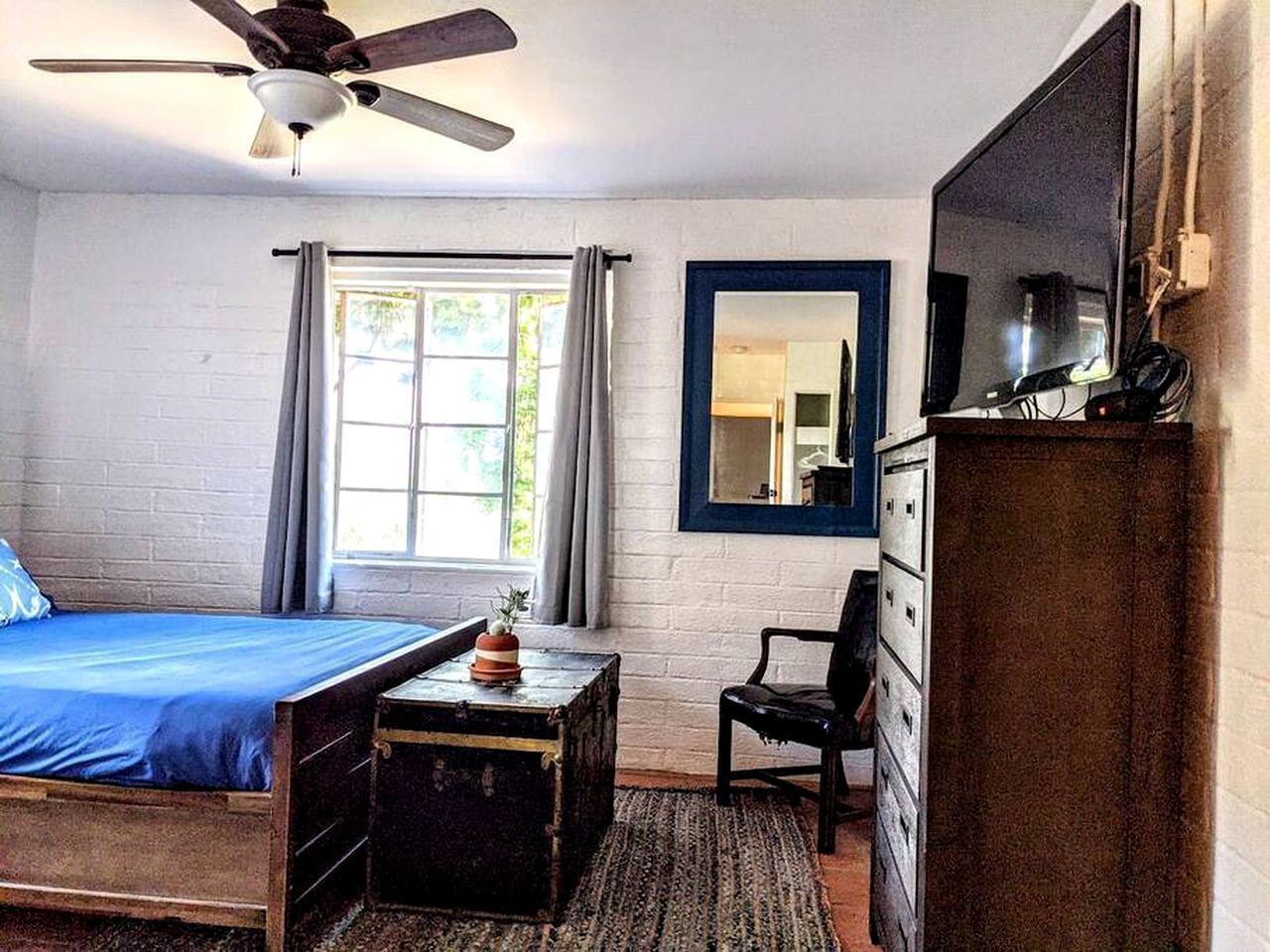 5 bedrooms, WiFi, bed sheets