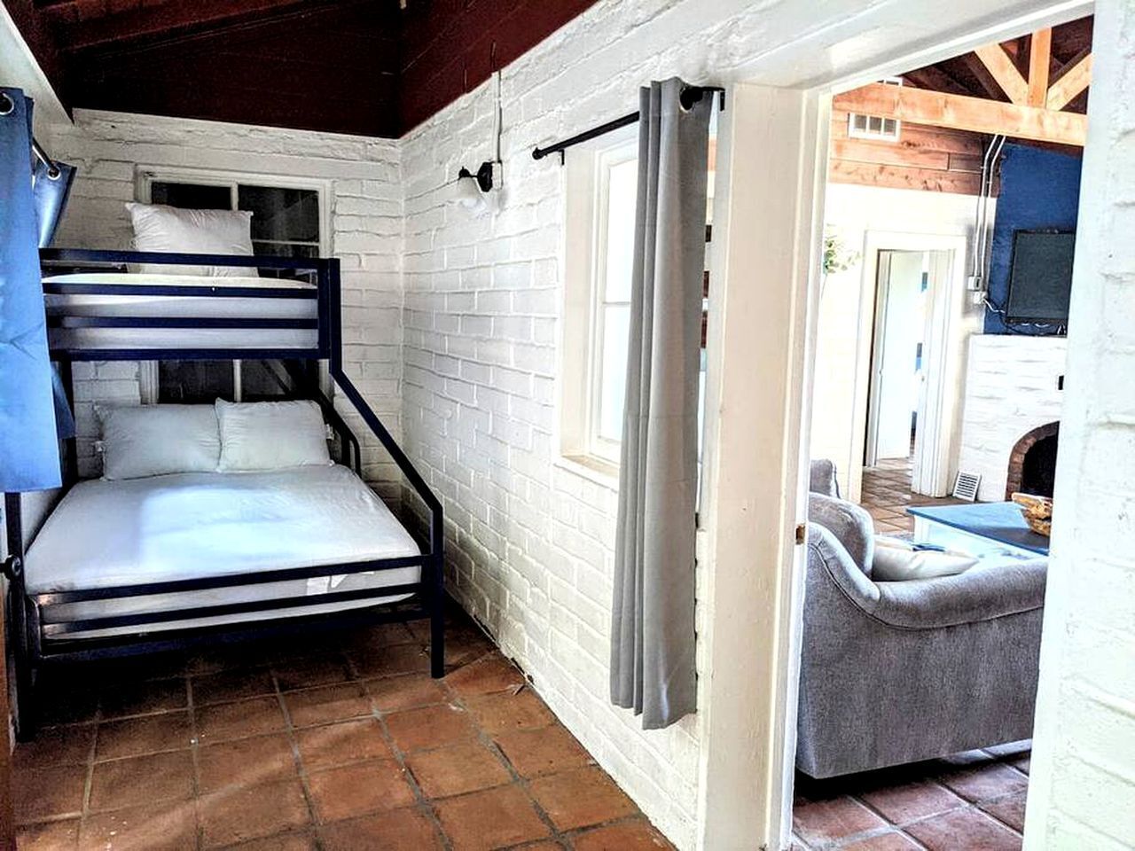 5 bedrooms, WiFi, bed sheets
