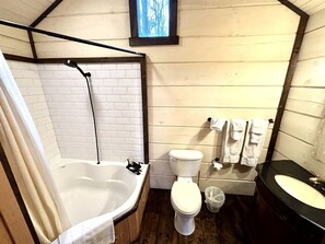 Jetted bath, hair dryer, towels, soap - Tiny Home Cottage Near the Smokies #8 Helga, Sevierville, TN (Sevierville)