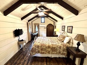 Iron/ironing board, WiFi, bed sheets - Tiny Home Cottage Near the Smokies #8 Helga, Sevierville, TN (Sevierville)