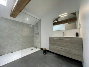 Shower - Cottage with spa between beaches and Puy du Fou (La Roche-sur-Yon)